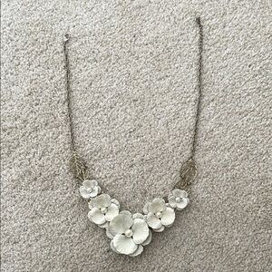 Elegant Floral Necklace in Silver